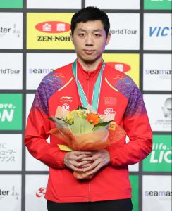 Xu Xin holding the trophy