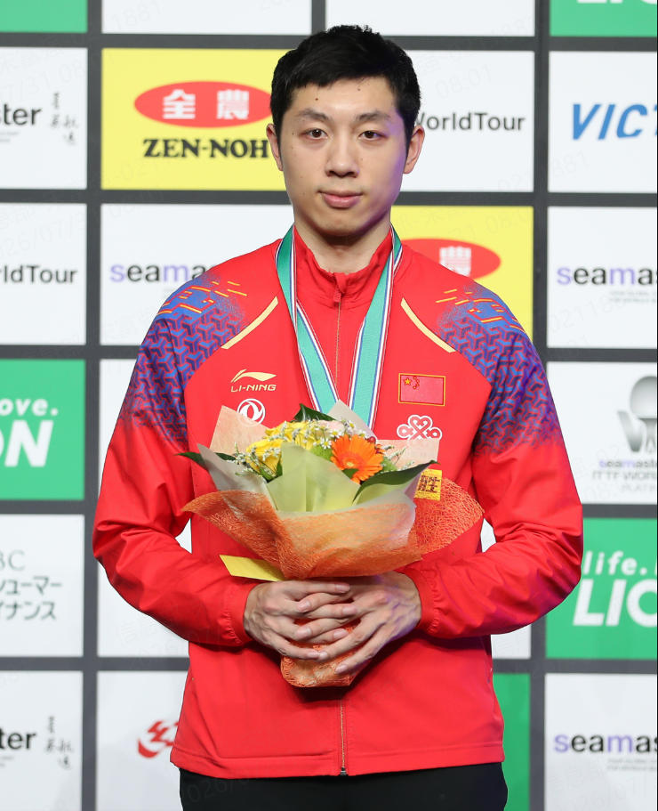 Which world titles has Xu Xin claimed?